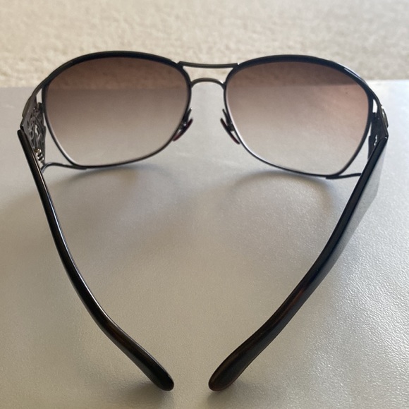 Gucci Sunglasses - Picture 3 of 6